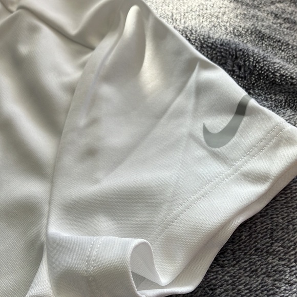 Size women’s small Nike golf collared shirt - Picture 2 of 8